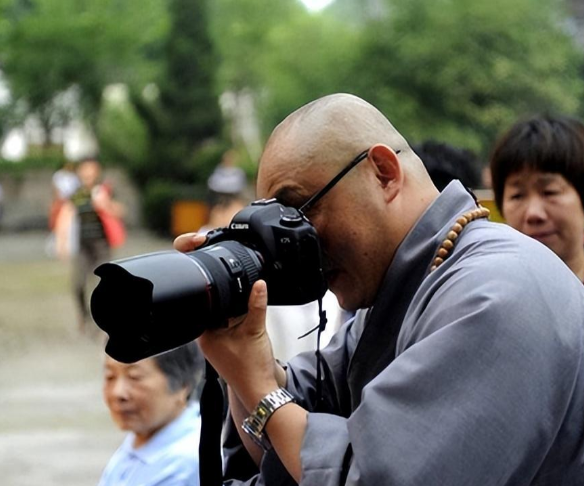 2011年，杭州千年古寺住持深夜被捕，警方：他是灭门惨案的主犯