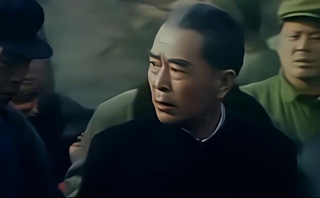 因与周总理太过相像，邓颖超看他演出时差点认错，观众集体泪奔