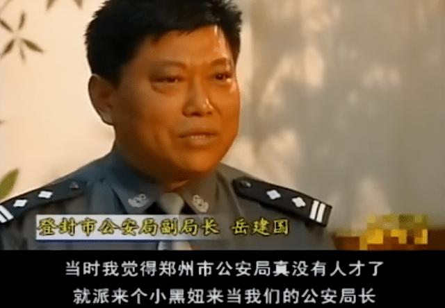 2001年，河南涉黑大佬嚣张闯警局挑衅，任长霞桌子一拍：直接拿下