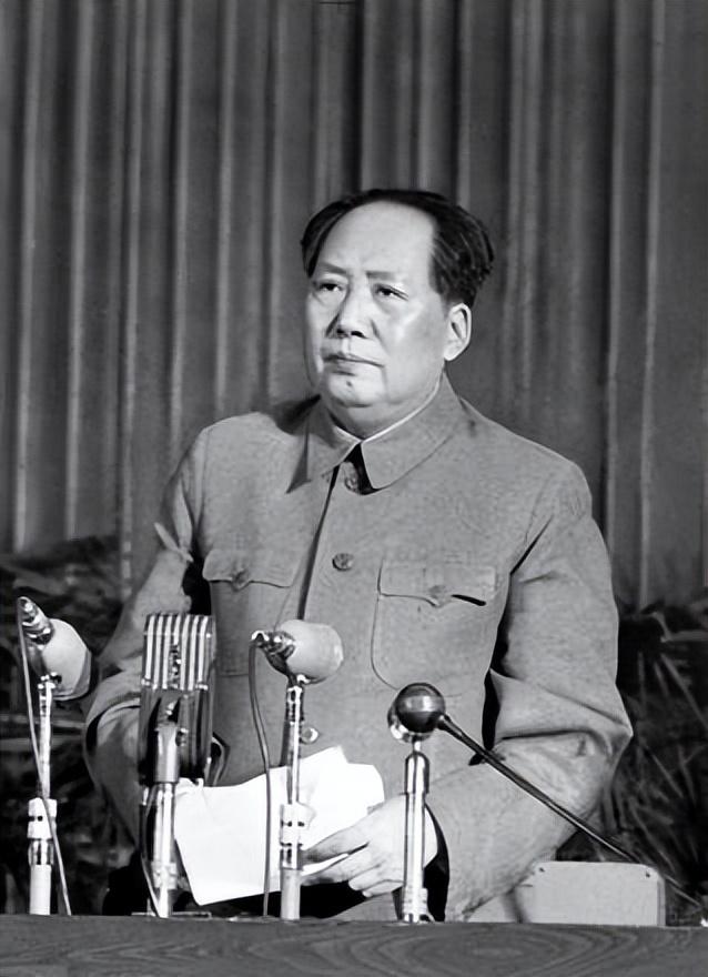 1951年刘亚楼一句话令主席落泪，主席：我没走之前，你不许先离开