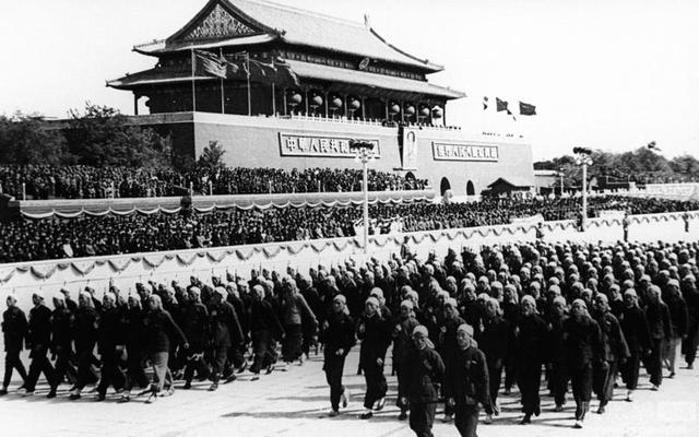 1951年刘亚楼一句话令主席落泪，主席：我没走之前，你不许先离开