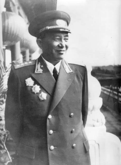 65年中央考虑杨成武当总参谋长，林彪提出异议，毛主席顿知其用意