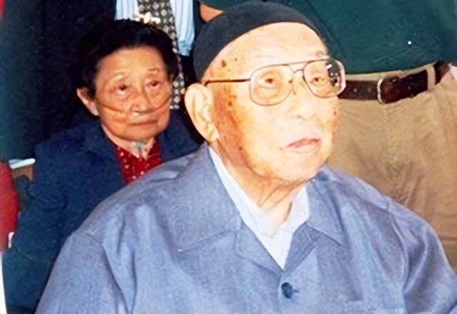 1999年杨虎城孙子探访99岁张学良，张学良态度冷淡，只说了4个字