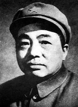 1942年左权牺牲，日军盗挖遗体并拍照，彭德怀派敢死队讨回血债