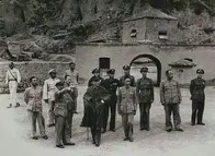 1947年蒋介石巡视延安，见主席窑洞外一物心慌不已，事后才知高明