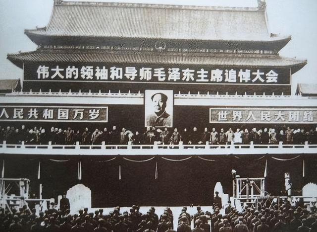 1950年，男子出差去北京见到毛主席，妻子纳罕：毛主席是你什么人