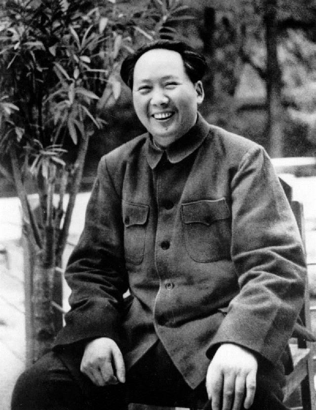 1950年，男子出差去北京见到毛主席，妻子纳罕：毛主席是你什么人