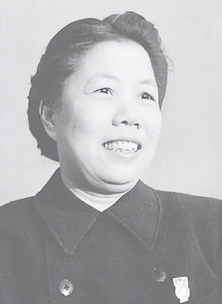 1983年，李鹏担任副总理，邓颖超嘱咐他：不要骄傲，不要脱离群众