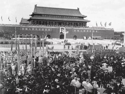 1949年毛主席未全票当选国家主席，有一人没给他投票，此人是谁?