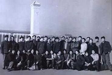 1966年，人民大会堂遭子弹袭击，周总理震怒：给予特赦，严加管教