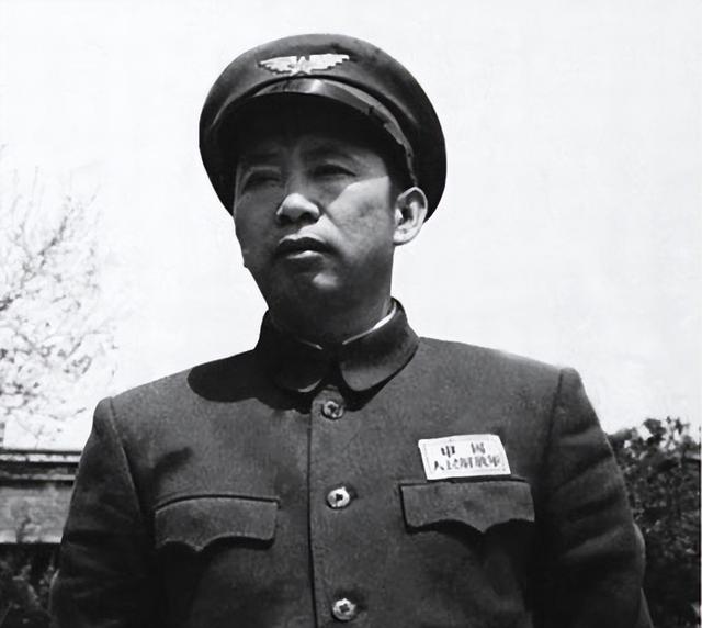 1958年，刘亚楼放言：空军我说了算！被捅到中央后毛主席作何反应