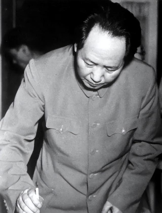 1961年，毛主席谈话内容被服务员泄露，杨尚昆急召回京，后来如何