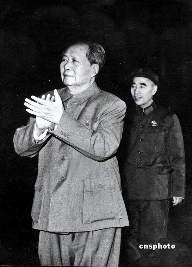 1971年林彪蒙古坠机，毛主席发出五连问，在座领导竟无一人敢应答