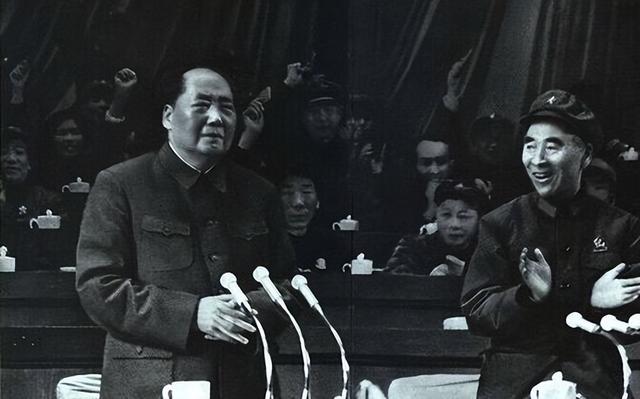 1971年林彪蒙古坠机，毛主席发出五连问，在座领导竟无一人敢应答