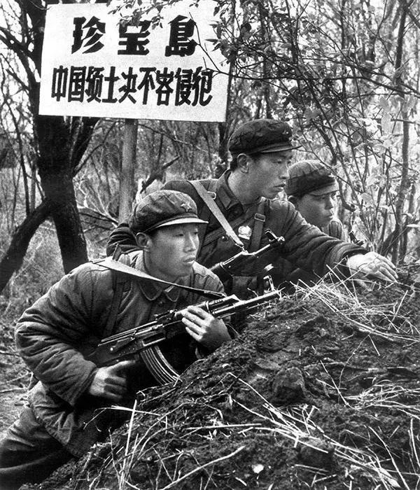 1969年肖全夫拒绝朝苏军坦克开火，陈锡联大怒：这是犯了右倾错误