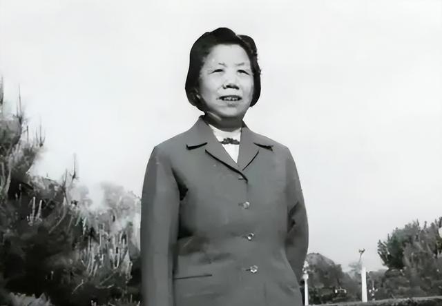 1953年一广州老妇求见周总理，自称是他“妻子”：只要一分钟就好