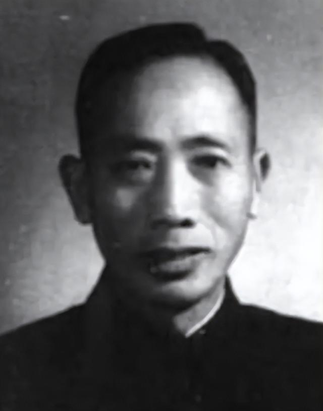 1956年，副军长拒授军衔被彭德怀追着打：你连毛主席的话都不听了