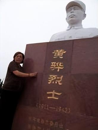 八路军军区副司令黄骅遇害后，妻儿离奇“消失”，2007年才被找到