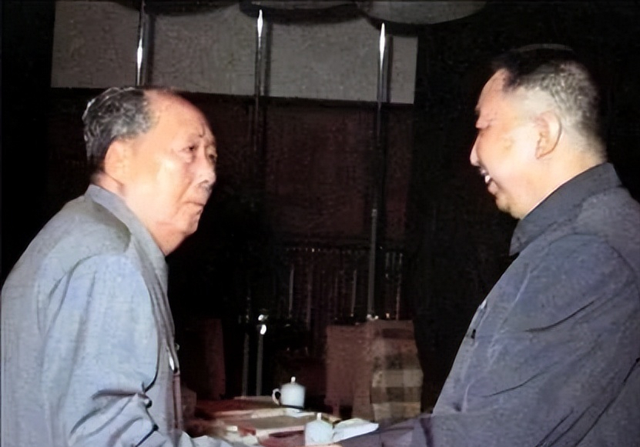 堪称最高级别的辞职，华国锋和7位总理集体请辞，27年后真相大白