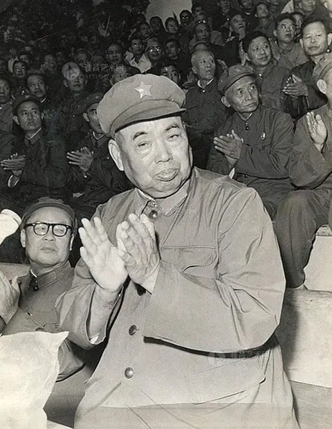 王洪文被毛主席提名副主席，竟被许世友公开羞辱，两人有何仇怨