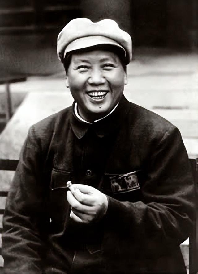 1954年伟人见到族侄，获悉湘潭县委书记是谁后，惊道：他当得了吗