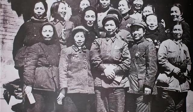 1950年，解放军在甘肃抓获一女匪首，审讯发现，她曾经是红军排长