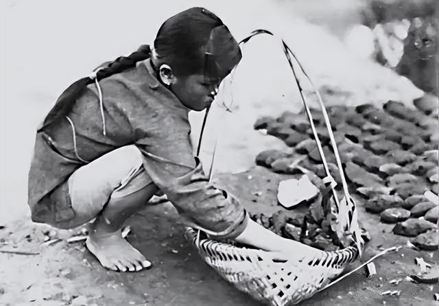 1950年，解放军在甘肃抓获一女匪首，审讯发现，她曾经是红军排长