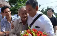 洪都拉斯国防部长代父来中国寻根，谁料刚到老家，遇见87岁亲哥哥
