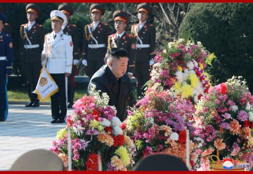 金正恩缅怀毛岸英，沉痛祭拜中国人民志愿军，中朝友谊万古长青