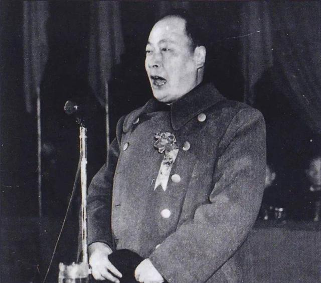 1949年陈毅去面馆吃饭，见到一老农却拍桌大吼：叫你们老板出来