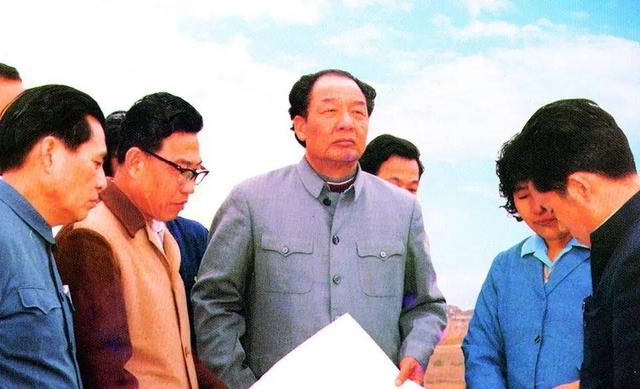 1979年由谁去当深圳一把手？邓小平推荐一人，五年后创造深圳速度