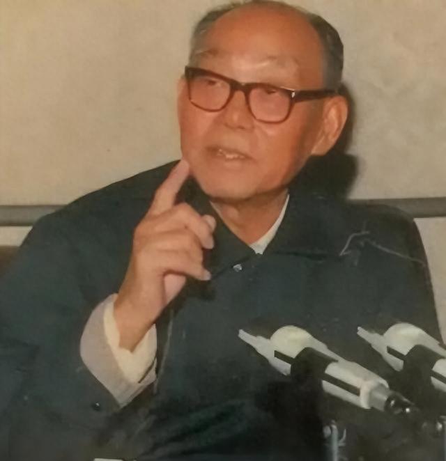 1949年南下干部霸占国军姨太太，陈毅下令彻查，才知其身份不一般