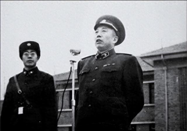 49年新疆解放后，王震打开监狱对一死囚说：你当总指挥，我当副手