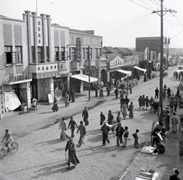 1949年南京解放，哨兵拦下一妇女，军政委跑来相迎：她是市委书记