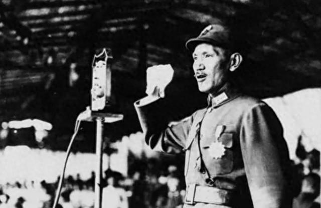 1948年王耀武被抓,家中藏有2台拖拉机,陈毅诧异:你藏这个干什么？