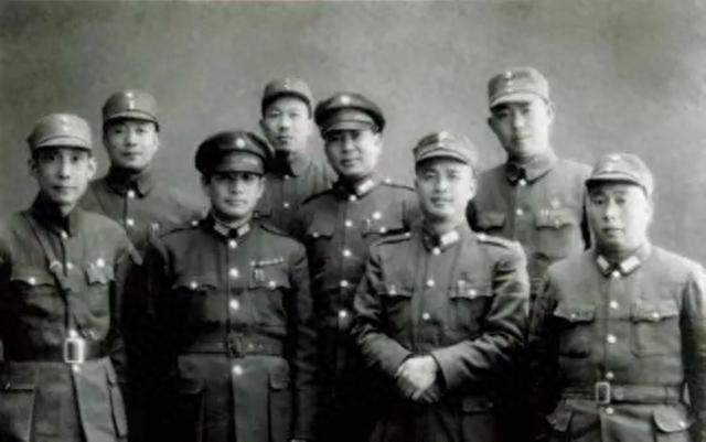 1948年王耀武被抓,家中藏有2台拖拉机,陈毅诧异:你藏这个干什么？