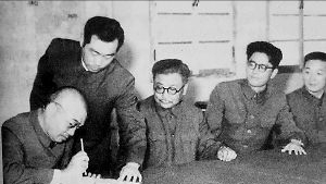 1951年，5名美谈判专家现身朝鲜，主席亲点一人：他吵架从没输过