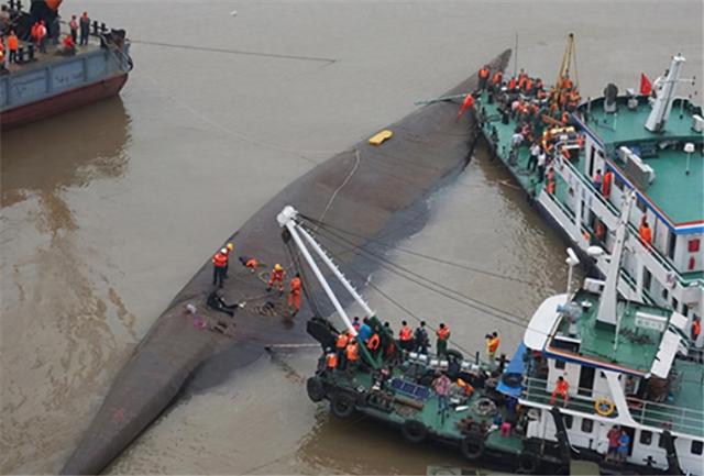 15年中国“东方之星”游轮沉没，442人遇难，究竟是天灾还是人祸