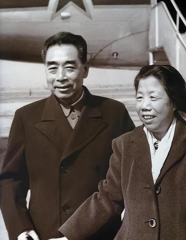 1960年邓颖超做体检，盆腔内发现有异物，周总理：如实告诉邓大姐