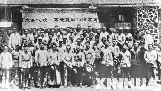 34年抗日名将吉鸿昌牺牲，妻儿接连失踪，15年后真相在天安门出现