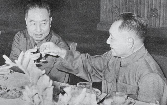 1980年底，华国锋被批评，许世友仗义发言：他不是虚与委蛇的人！