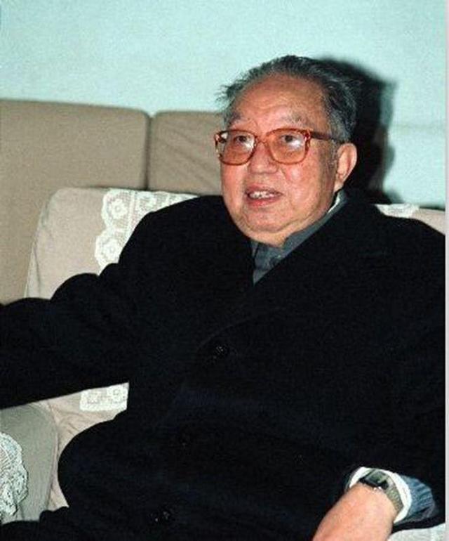 1980年底，华国锋被批评，许世友仗义发言：他不是虚与委蛇的人！