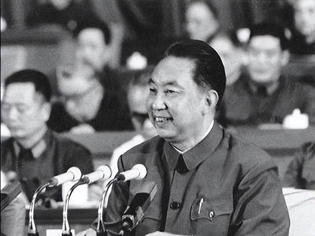 1980年华国锋去南京视察，许世友称病不见，华国锋却执意登门拜访