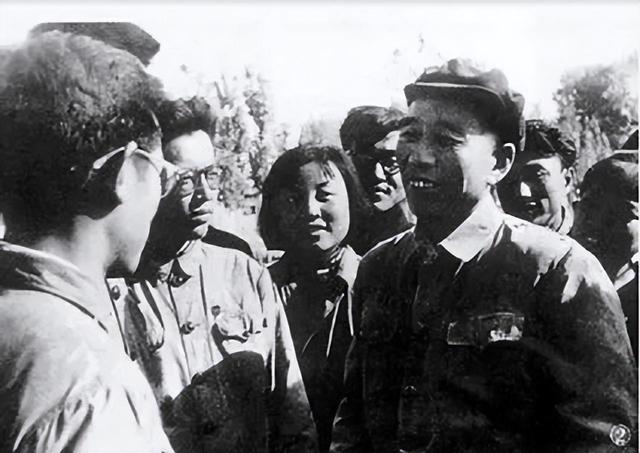 1954年王震找县长办事，不料却被抓了起来，县长连他都不放在眼里