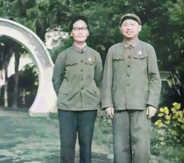 44年开国将军李天佑约见女友家长，不料岳父是老熟人：还真是巧了