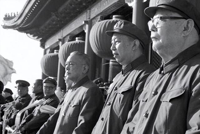 1976年毛主席治丧期间，华国锋当众斥责一人：你这是在故意捣乱