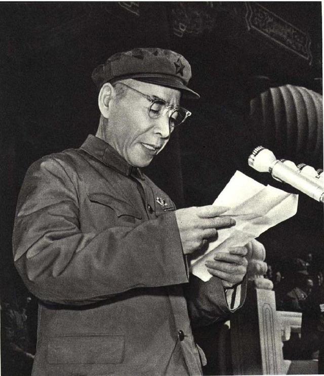 林彪去世后，蒋介石收到林彪与戴笠的一份密谈文件，看后拍桌大骂