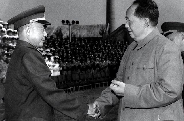 1969年陈明仁提出离职回长沙，毛主席得知连下两道命令：待遇照旧