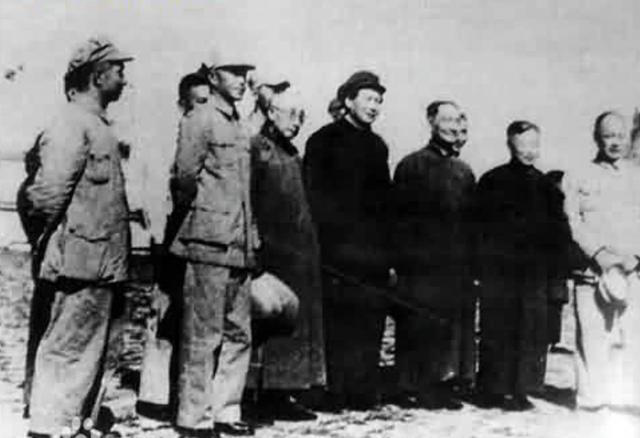 1969年陈明仁提出离职回长沙，毛主席得知连下两道命令：待遇照旧